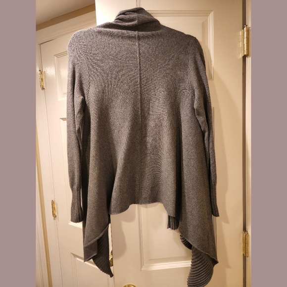 Zara gray cardigan - Picture 2 of 3